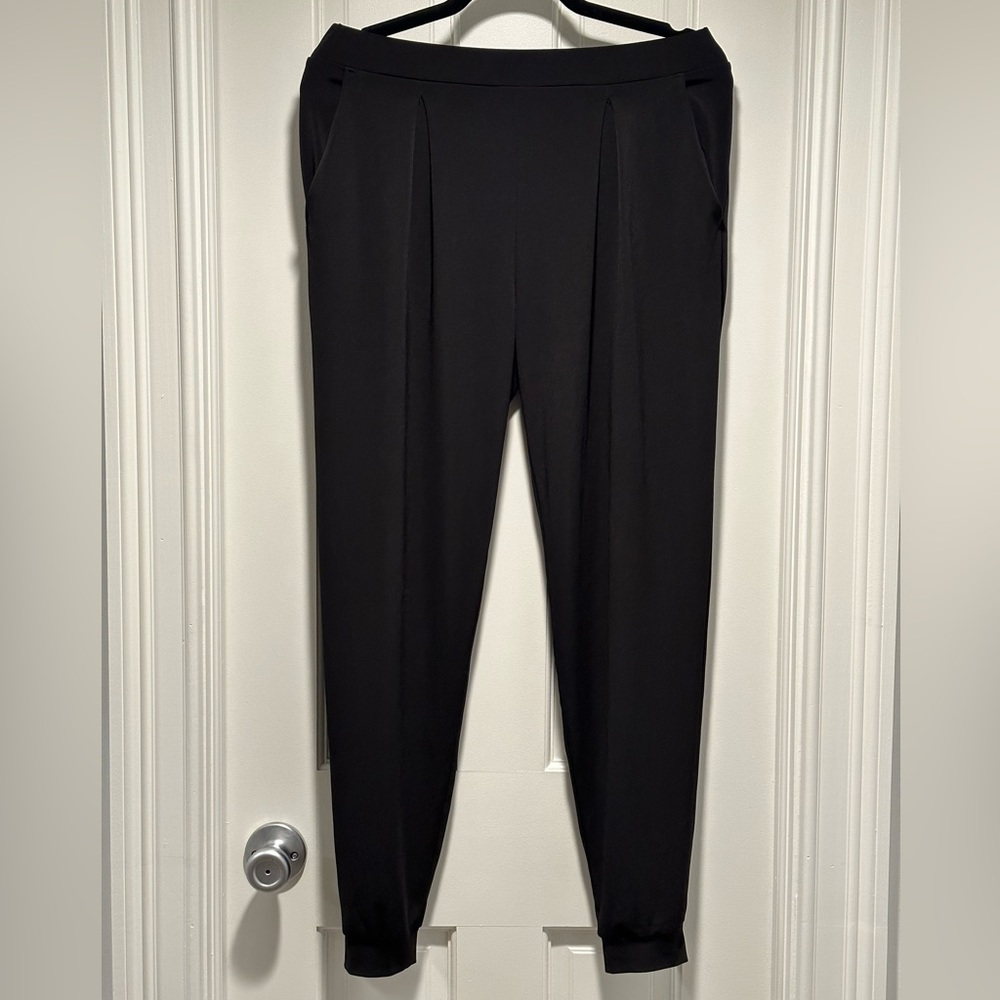 Never worn!! Express Womens Tapered Pants | Color Black| Size Small
